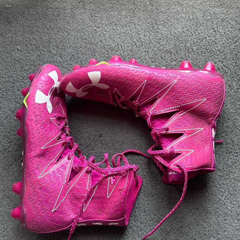 Pink Under Armor Cleat like new and been worn a few times